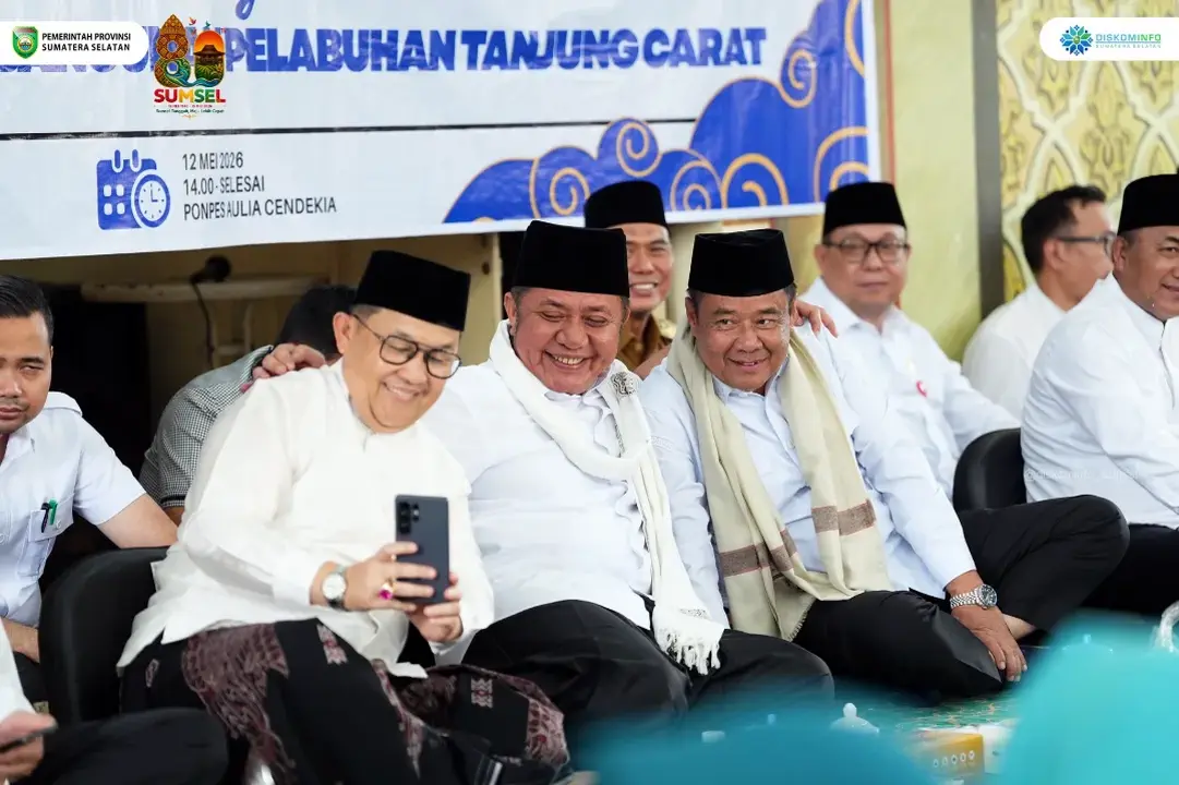 Duet HDCU saat menghadiri acara Sumatera Selatan Bermunajat Milad ke-80 Provinsi Sumatera Selatan di Ponpes Aulia Cendekia.