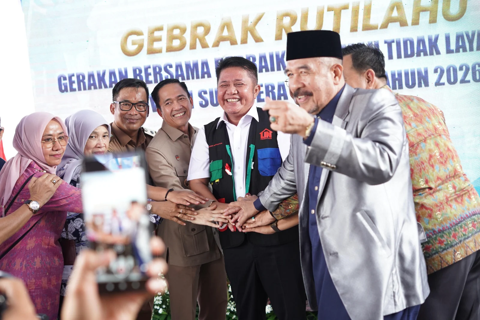 ubernur Sumatera Selatan, Herman Deru, meninjau langsung pelaksanaan Gerakan Bersama Perbaikan Rumah Tidak Layak Huni (Gebrak Rutilahu) tahun 2026.