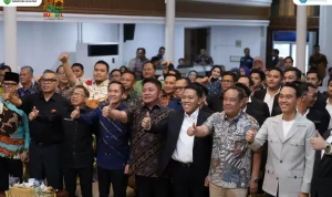pelantikan-pengurus-paski-sumsel-fikri-haikal-jarwo-kwat Prosesi pelantikan pengurus PASKI Sumsel oleh Ketua Umum PASKI Pusat Jarwo Kwat di Griya Agung Palembang.