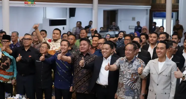 pelantikan-pengurus-paski-sumsel-fikri-haikal-jarwo-kwat Prosesi pelantikan pengurus PASKI Sumsel oleh Ketua Umum PASKI Pusat Jarwo Kwat di Griya Agung Palembang.