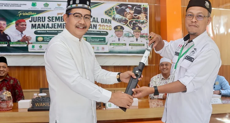Wakil Bupati Muba Abdur Rohman Husen membuka pelatihan juru sembelih halal di Sekayu.