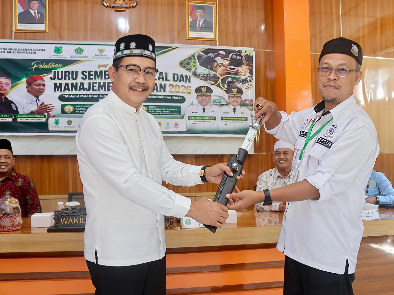 pelatihan-juleha-muba-idul-adha-2026 Wakil Bupati Muba Abdur Rohman Husen membuka pelatihan juru sembelih halal di Sekayu.
