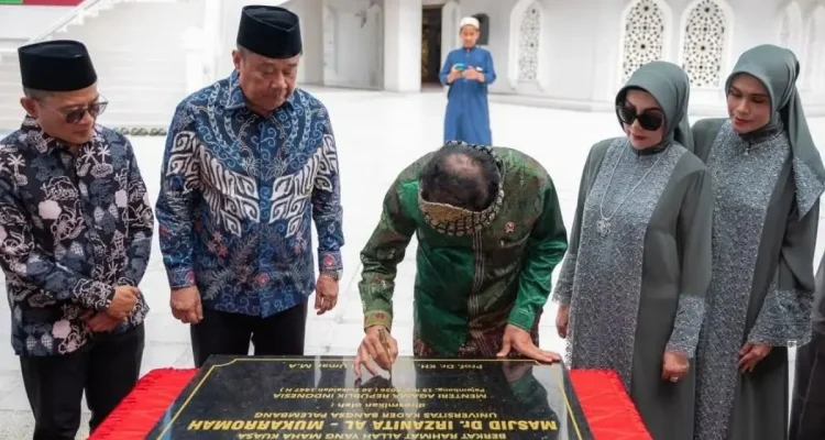 peresmian-masjid-ukb-menteri-agama-nasaruddin-umar Menteri Agama Nasaruddin Umar meresmikan Masjid Dr Irzanita Al Mukarromah di Universitas Kader Bangsa.