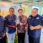 Foto pengurus PJS Sumsel merayakan HUT ke-4 dan prestasi anggota terbanyak.