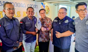 Foto pengurus PJS Sumsel merayakan HUT ke-4 dan prestasi anggota terbanyak.