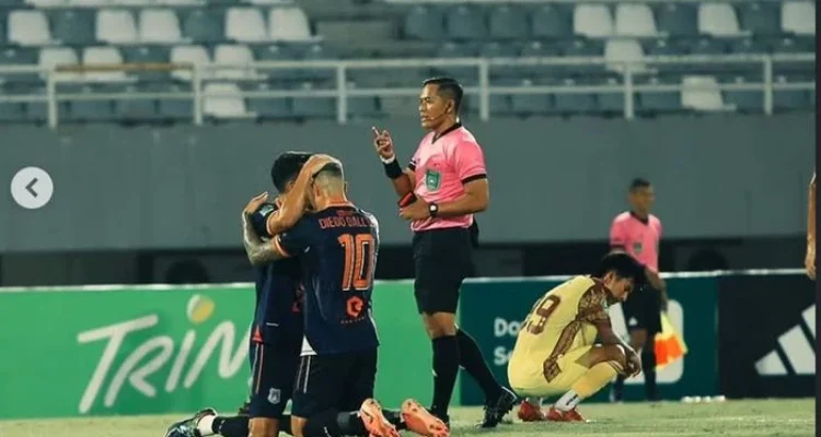 Ekspresi selebrasi pemain-pemain Sumsel United usai mengalahkan Sriwijaya FC pada pekan ke-21 Championship.