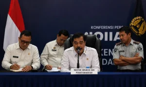 sindikat-judol-love-scamming-wna-batam Barang bukti komputer dan perangkat siber hasil penggerebekan WNA di Batam.