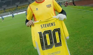 Sonny Stevens saat beraksi mengawal gawang Dewa United di BRI Super League.