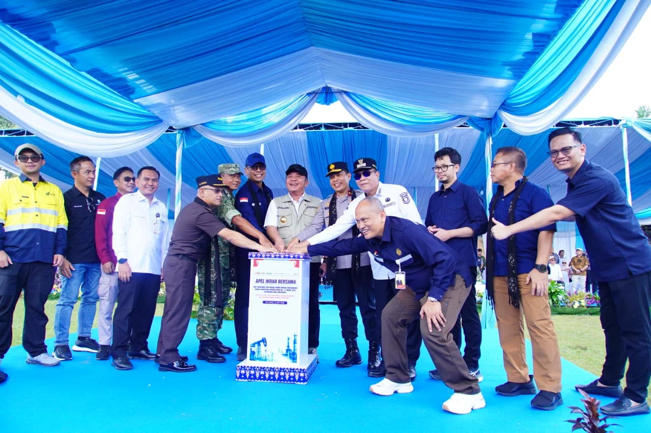 tata-kelola-sumur-minyak-muba-herman-deru Gubernur Sumsel Herman Deru dan Bupati Muba Toha Tohet saat Apel Ikrar Bersama Implementasi Permen ESDM di Keluang.