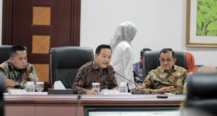 Wakil Bupati Muba Abdur Rohman Husen saat mengikuti rakor percepatan tol di Kantor Staf Presiden Jakarta.