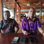 Tokoh adat Papua Septinus Ibo dan Ondofolo Kampung Puay Yakob Fiobetauw mengajak masyarakat memperkuat persatuan dan menjaga keutuhan NKRI pada peringatan Hari Lahir Pancasila 2026.