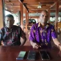 Tokoh adat Papua Septinus Ibo dan Ondofolo Kampung Puay Yakob Fiobetauw mengajak masyarakat memperkuat persatuan dan menjaga keutuhan NKRI pada peringatan Hari Lahir Pancasila 2026.