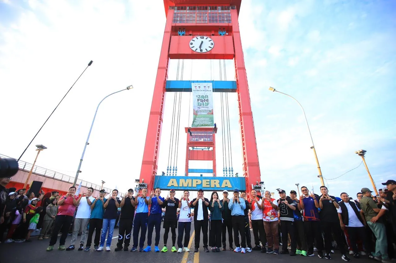 Herman Deru resmi membuka Car Free Day (CFD) Kota Palembang yang akan digelar rutin setiap Minggu pagi. Herman Deru resmi membuka Car Free Day (CFD) Kota Palembang yang akan digelar rutin setiap Minggu pagi.