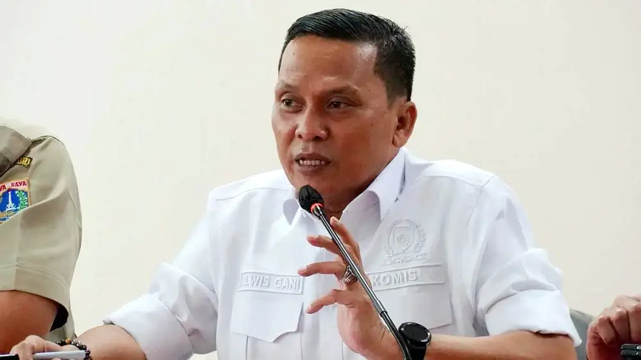 alwis-gani-dprd-sumsel-spmb Ketua Komisi V DPRD Sumsel Alwis Gani saat memberikan keterangan pers mengenai evaluasi sistem penerimaan siswa baru.