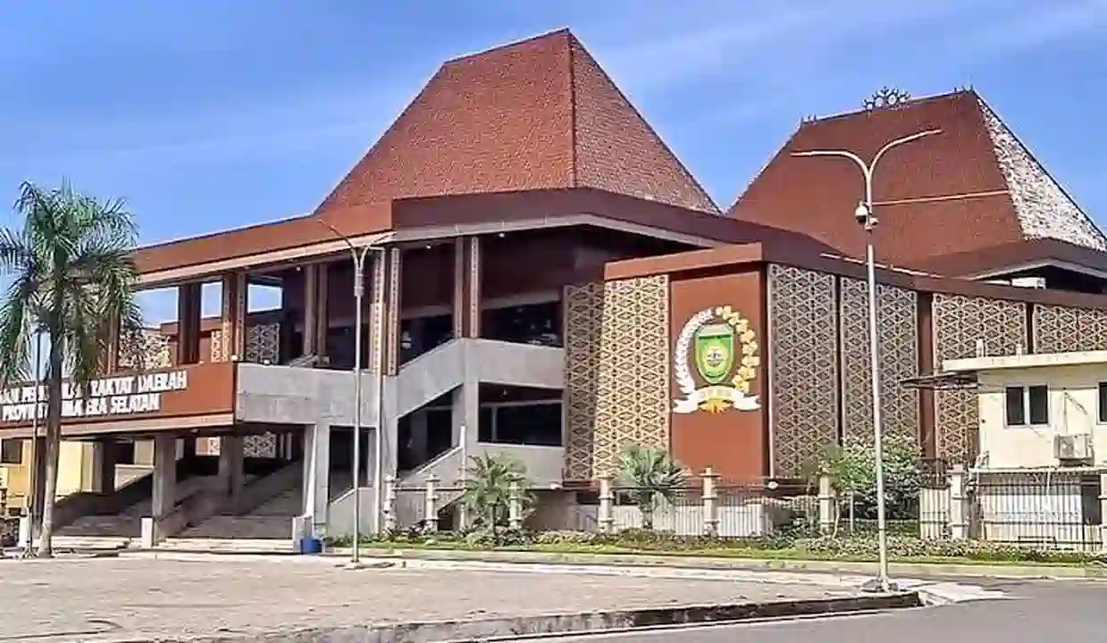 anggota-kpid-sumsel Gedung DPRD Provinsi Sumatra Selatan di Palembang tempat diselenggarakannya seleksi berkas calon Anggota KPID Sumsel.