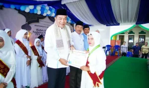 bupati-toha-wisuda-santri-tpa-nurul-ilmi Bupati Muba H M Toha Tohet menghadiri prosesi wisuda santri TPA Nurul Ilmi Babat Toman.