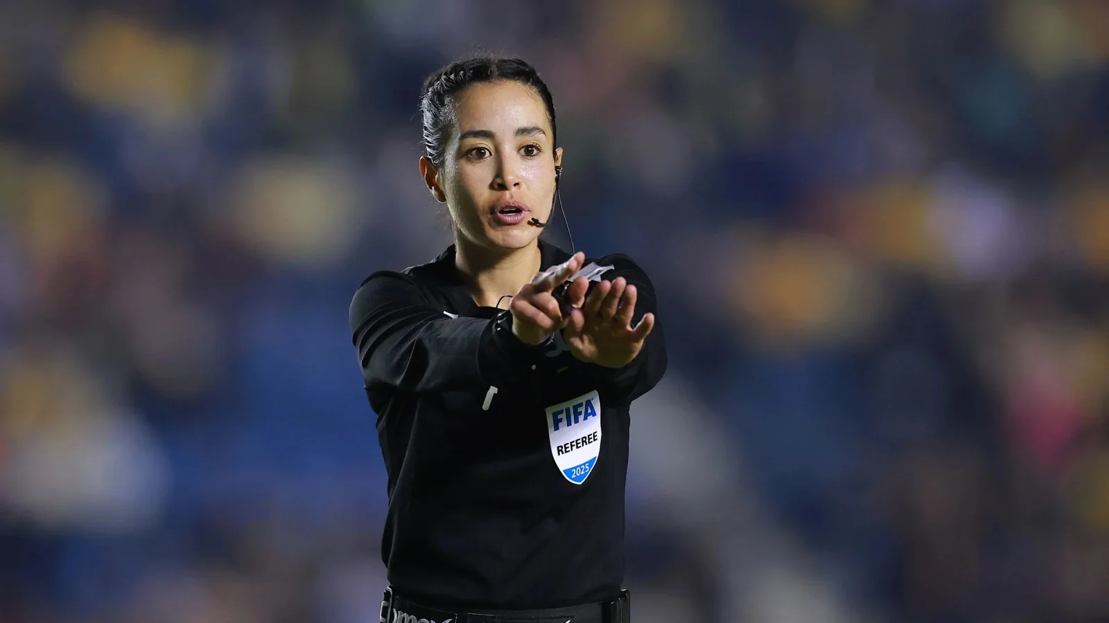 Senyum Katia Itzel Garcia menyimpan sejarah besar. Ia menjadi wanita Meksiko pertama yang dipercaya memimpin laga di Piala Dunia 2026. Foto: Dok. Refereeing World. Senyum Katia Itzel Garcia menyimpan sejarah besar. Ia menjadi wanita Meksiko pertama yang dipercaya memimpin laga di Piala Dunia 2026. Foto: Dok. Refereeing World.