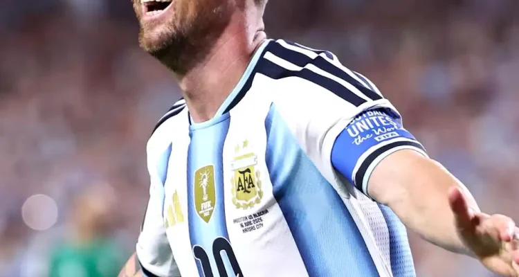Ekspresi kegembiraan Lionel Messi melakukan selebrasi ikonik usai membobol gawang Aljazair pada laga Grup J Piala Dunia 2026.