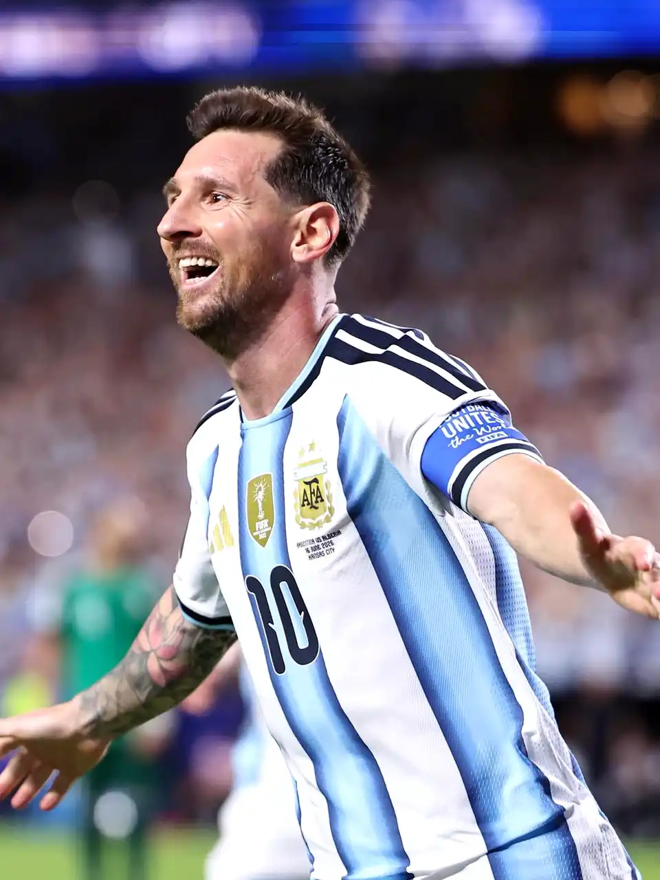 hasil-argentina-vs-aljazair-piala-dunia-2026 Ekspresi kegembiraan Lionel Messi melakukan selebrasi ikonik usai membobol gawang Aljazair pada laga Grup J Piala Dunia 2026.