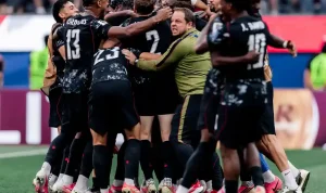 hasil-pertandingan-kanada-vs-afrika-selatan-piala-dunia-2026 Skuad Kanada larut dalam selebrasi massal setelah gol larut di menit akhir memastikan langkah mereka ke babak 16 besar Piala Dunia 2026.