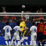 Aksi penyelamatan gemilang kiper Tanjung Verde Vozinha saat menghalau peluang emas dari barisan depan Timnas Spanyol di Piala Dunia 2026.