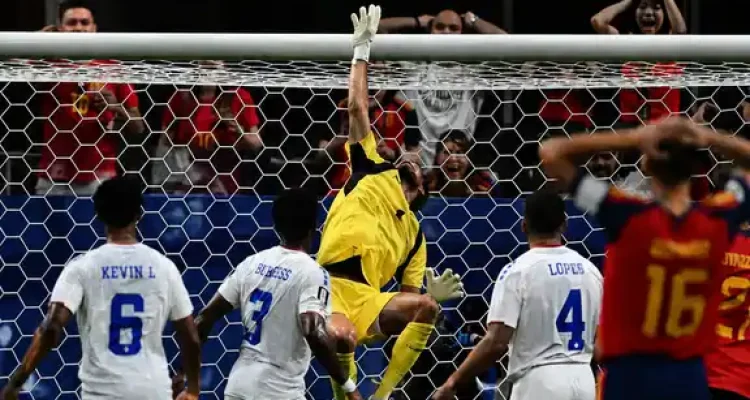 Aksi penyelamatan gemilang kiper Tanjung Verde Vozinha saat menghalau peluang emas dari barisan depan Timnas Spanyol di Piala Dunia 2026.