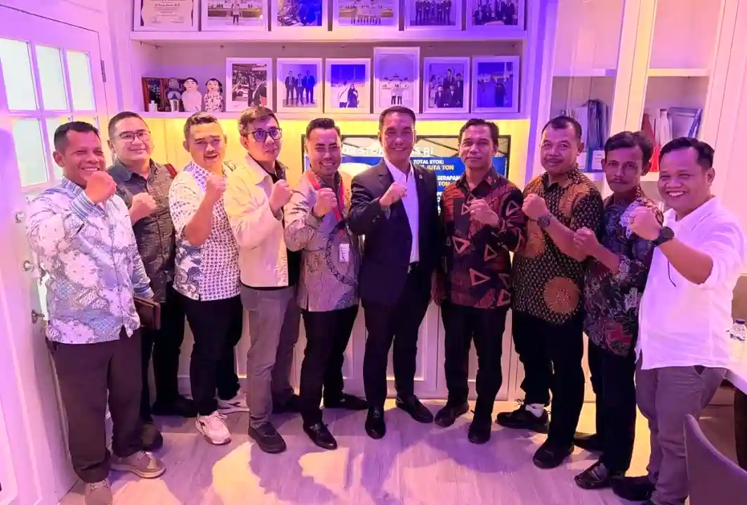 Tokoh masyarakat Banyuasin bersama Pansus Perkebunan DPRD Sumsel merayakan pencabutan HGU PT Melania Indonesia di Banyuasin.