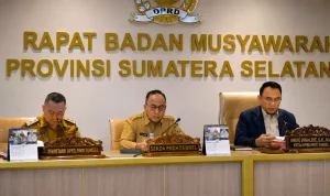 ketua-dprd-sumsel-andie-dinialdie-pimpin-rapat-banmus Ketua DPRD Sumsel Andie Dinialdie memimpin jalannya rapat Badan Musyawarah di Ruang Rapat Banmus.