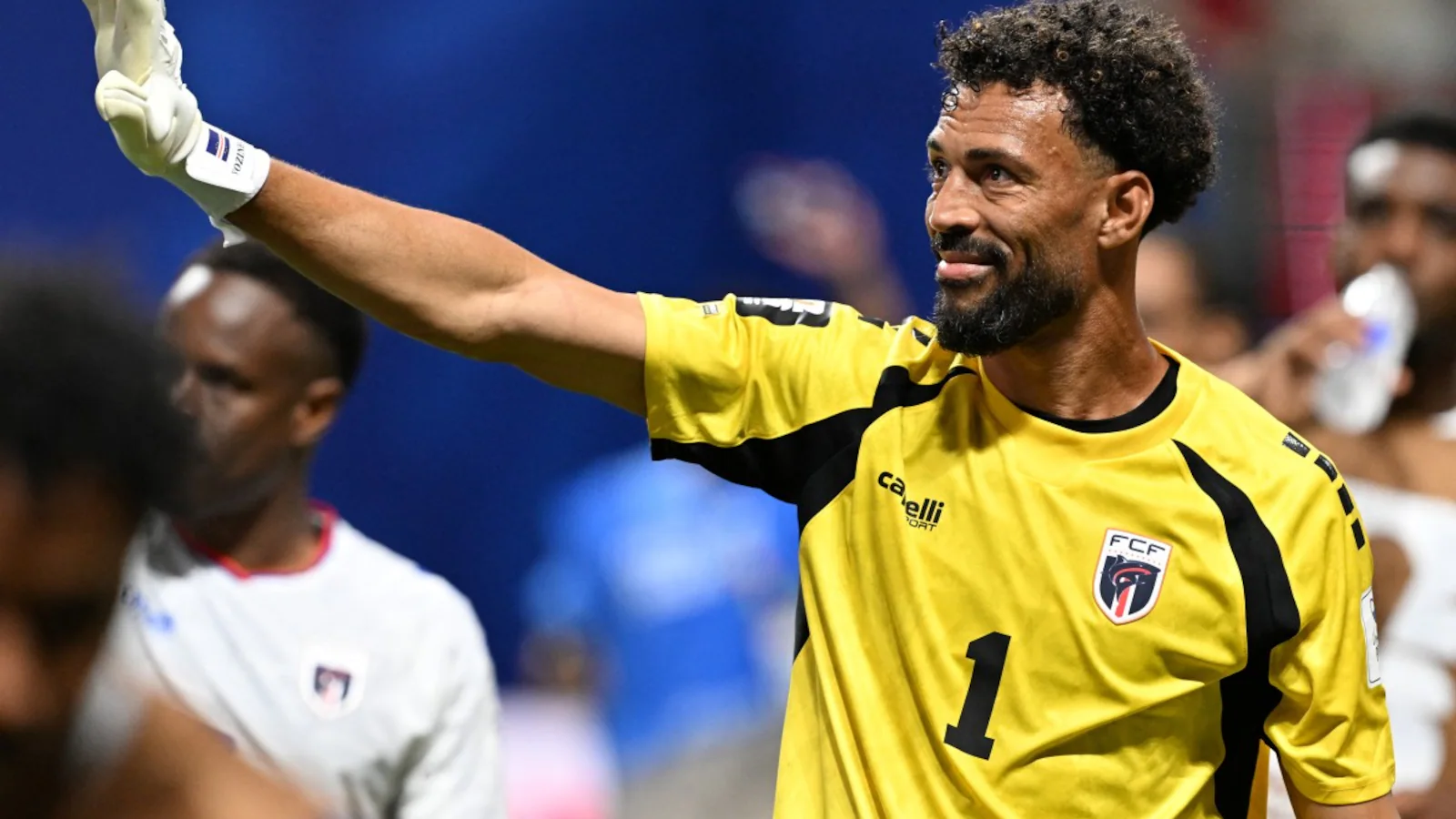 Kiper Tanjung Verde, Vozinha, mendadak jadi sensasi dunia. Tujuh penyelamatan saat menghadapi Spanyol membuat jumlah pengikut Instagramnya meroket dari puluhan ribu menjadi jutaan hanya dalam hitungan jam. Kiper Tanjung Verde, Vozinha, mendadak jadi sensasi dunia. Tujuh penyelamatan saat menghadapi Spanyol membuat jumlah pengikut Instagramnya meroket dari puluhan ribu menjadi jutaan hanya dalam hitungan jam.