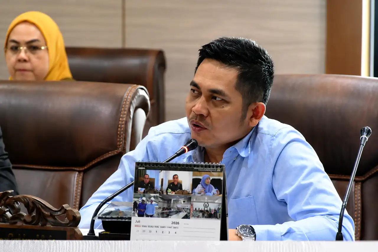 pansus-optimalisasi-pendapatan-daerah-dprd-sumsel Anggota Pansus Optimalisasi Pendapatan Daerah DPRD Sumsel M Hasan Haikal memimpin jalannya rapat pengawasan pajak BBM industri di ruang Banggar.