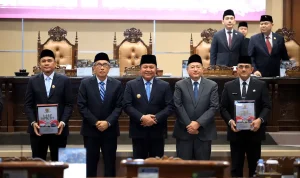 pemprov-sumsel-raih-wtp-ke-12 Rapat Paripurna DPRD Sumsel penyerahan dokumen Opini WTP ke-12 dari BPK RI kepada Gubernur Herman Deru dan Ketua DPRD Andie Dinialdie.