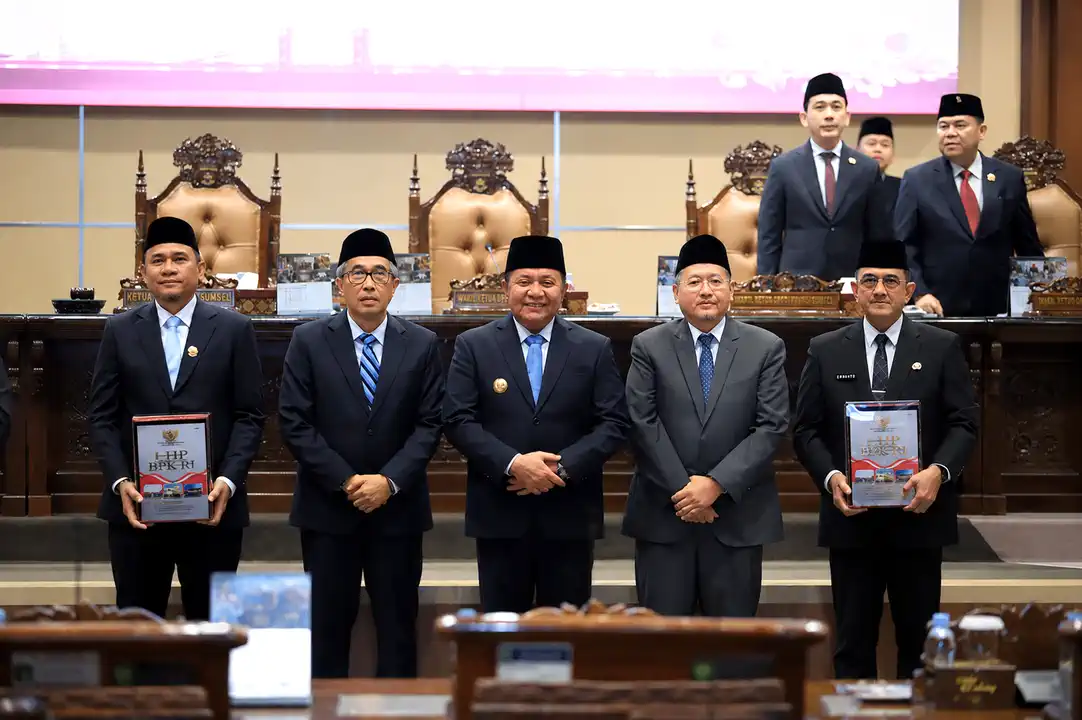 pemprov-sumsel-raih-wtp-ke-12 Rapat Paripurna DPRD Sumsel penyerahan dokumen Opini WTP ke-12 dari BPK RI kepada Gubernur Herman Deru dan Ketua DPRD Andie Dinialdie.