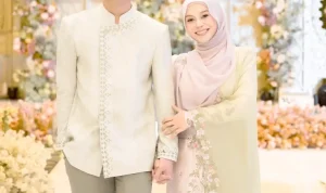 rizky-billar-dan-lesti-kejora-klarifikasi-hoaks Kebersamaan pasangan selebritas Rizky Billar dan Lesti Kejora yang tampil serasi dalam sebuah acara formal.
