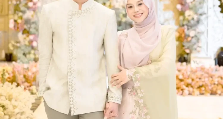 Kebersamaan pasangan selebritas Rizky Billar dan Lesti Kejora yang tampil serasi dalam sebuah acara formal.