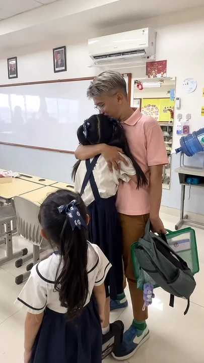Momen hangat Ruben Onsu saat memeluk erat anaknya di sekolah sebagai bentuk perlindungan batin.