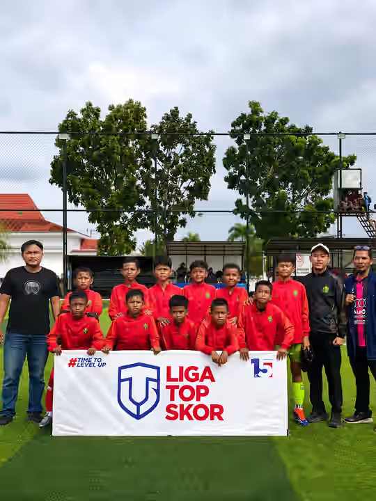 ssb-pss-u12-liga-topskor-palembang Foto bersama skuad dan jajaran pelatih SSB Palembang Soccer Skills (PSS) U12 sebelum memulai pertandingan.