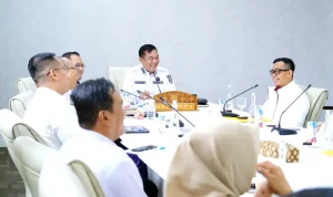 toha-tohet-bupati-muba-koni Bupati Muba Toha Tohet saat berdialog dengan jajaran pengurus caretaker KONI di Griya Bumi Serasan Sekate Sekayu.