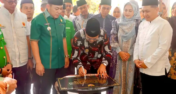 wabup-muba-kyai-abdur-rohman-husen-tabligh-akbar Wabup Muba Kyai Abdur Rohman Husen saat memberikan sambutan di acara Tabligh Akbar bersama Ustazah Mumpuni di Masjid An-Nur Bayung Lencir.