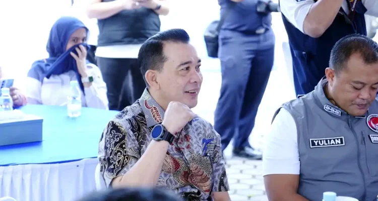 wakil-ketua-dprd-sumsel-h-nopianto-tahun-baru-islam Wakil Ketua DPRD Sumsel H Nopianto tersenyum saat menghadiri sebuah acara formal di Palembang.