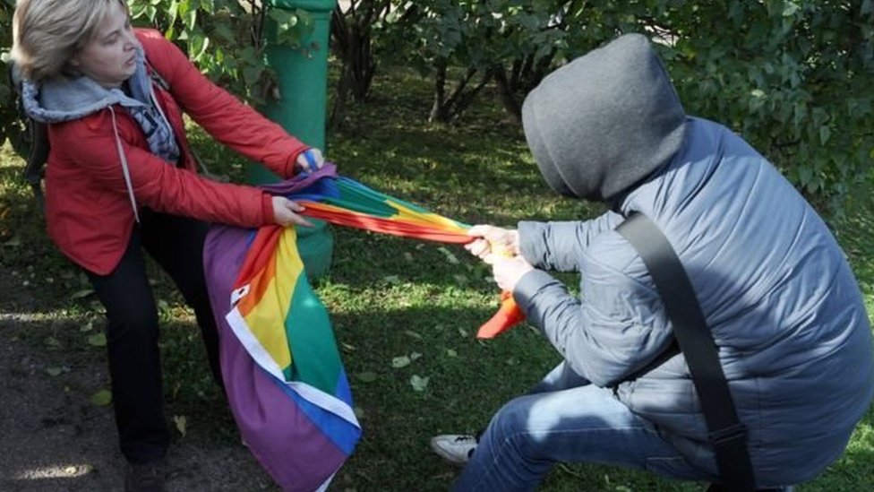 Ilustrasi : Pemprov Sumsel mengeluarkan SE pencegahan penyebarluasan LGBT dengan melibatkan peran pemerintah daerah, keluarga, sekolah, dan masyarakat. Ilustrasi : Pemprov Sumsel mengeluarkan SE pencegahan penyebarluasan LGBT dengan melibatkan peran pemerintah daerah, keluarga, sekolah, dan masyarakat.