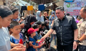 Anggota DPRD Provinsi Sumatera Selatan Dapil VII, M. Oktafiansyah, ST., MM., menyerahkan bantuan kepada warga korban kebakaran di Desa Muara Danau, Kecamatan Lintang Kanan, Kabupaten Empat Lawang, Minggu (26/7/2026), sebagai bentuk kepedulian terhadap 14 kepala keluarga yang terdampak musibah. Anggota DPRD Provinsi Sumatera Selatan Dapil VII, M. Oktafiansyah, ST., MM., menyerahkan bantuan kepada warga korban kebakaran di Desa Muara Danau, Kecamatan Lintang Kanan, Kabupaten Empat Lawang, Minggu (26/7/2026), sebagai bentuk kepedulian terhadap 14 kepala keluarga yang terdampak musibah.