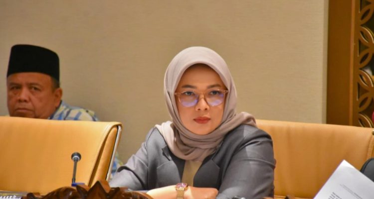 Doc : Anggota DPRD Sumsel dari Fraksi PDI Perjuangan, Susy Imelda Frederika, mendesak Pemerintah Provinsi Sumsel segera merealisasikan bantuan excavator bagi petani kecil agar masyarakat memiliki alternatif membuka lahan tanpa membakar. Doc : Anggota DPRD Sumsel dari Fraksi PDI Perjuangan, Susy Imelda Frederika, mendesak Pemerintah Provinsi Sumsel segera merealisasikan bantuan excavator bagi petani kecil agar masyarakat memiliki alternatif membuka lahan tanpa membakar.
