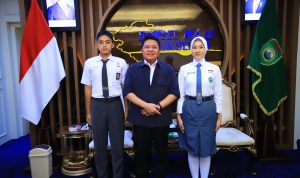 Gubernur Sumsel H. Herman Deru menerima sekaligus memberikan pesan kepada dua calon Paskibraka Nasional asal Sumatera Selatan, Muhammad Ikhsan Nugroho dan Khalyana Zahira Sandi, sebelum mengikuti pemusatan pendidikan dan pelatihan (Diklat) di Depok, Senin (13/7/2026). Gubernur Sumsel H. Herman Deru menerima sekaligus memberikan pesan kepada dua calon Paskibraka Nasional asal Sumatera Selatan, Muhammad Ikhsan Nugroho dan Khalyana Zahira Sandi, sebelum mengikuti pemusatan pendidikan dan pelatihan (Diklat) di Depok, Senin (13/7/2026).