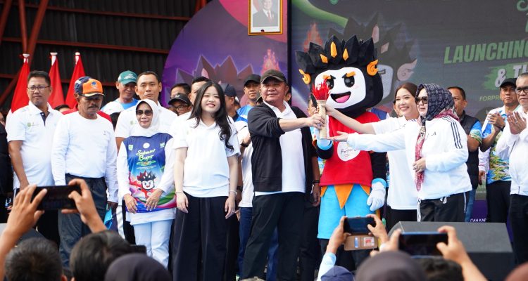 Gubernur Sumatera Selatan H. Herman Deru menghadiri Senam Bugar dan meluncurkan logo, maskot, serta theme song FORPROV II KORMI Sumsel 2026 di Plaza GOR Pancasila Muara Enim, Minggu (26/7/2026). Gubernur Sumatera Selatan H. Herman Deru menghadiri Senam Bugar dan meluncurkan logo, maskot, serta theme song FORPROV II KORMI Sumsel 2026 di Plaza GOR Pancasila Muara Enim, Minggu (26/7/2026).