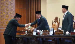 Wakil Gubernur Sumsel H. Cik Ujang menghadiri Rapat Paripurna XXXVIII DPRD Sumsel yang membahas laporan hasil kerja Pansus Optimalisasi Pendapatan Daerah serta Rapat Paripurna XXXIX dengan agenda penyampaian laporan hasil reses pimpinan dan anggota DPRD Sumsel di Ruang Rapat Paripurna DPRD Sumsel, Senin (13/7/2026). Wakil Gubernur Sumsel H. Cik Ujang menghadiri Rapat Paripurna XXXVIII DPRD Sumsel yang membahas laporan hasil kerja Pansus Optimalisasi Pendapatan Daerah serta Rapat Paripurna XXXIX dengan agenda penyampaian laporan hasil reses pimpinan dan anggota DPRD Sumsel di Ruang Rapat Paripurna DPRD Sumsel, Senin (13/7/2026).