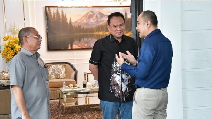 Ketua DPRD Sumsel Andie Dinialdie menjalani pendataan Sensus Ekonomi 2026 oleh BPS Sumsel dan mengajak masyarakat memberikan data yang benar, lengkap, dan jujur. Ketua DPRD Sumsel Andie Dinialdie menjalani pendataan Sensus Ekonomi 2026 oleh BPS Sumsel dan mengajak masyarakat memberikan data yang benar, lengkap, dan jujur.