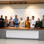 komisi-1-dprd-sumsel-kunker-marga-sungsang-banyuasin Foto bersama rombongan Komisi I DPRD Sumsel bersama Kepala Desa Marga Sungsang dan tokoh masyarakat.