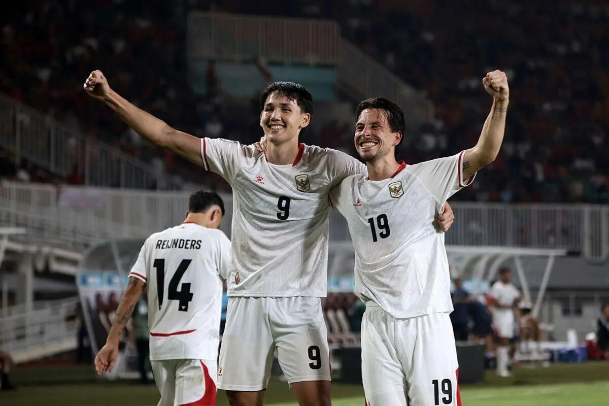 Timnas Indonesia merayakan kemenangan 3-0 atas Timor Leste pada laga Grup A Piala AFF 2026. Tambahan tiga poin membuat Garuda memangkas jarak dengan pemuncak klasemen Singapura dan menjaga peluang besar lolos ke semifinal.