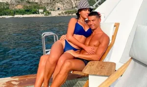 Doc: Momen mesra Cristiano Ronaldo dan Georgina Rodríguez. Pasangan yang telah bersama hampir satu dekade itu kembali menjadi sorotan setelah muncul kabar keduanya akan segera melangsungkan pernikahan di Pulau Madeira, Portugal, meski hingga kini belum ada konfirmasi resmi. Doc: Momen mesra Cristiano Ronaldo dan Georgina Rodríguez. Pasangan yang telah bersama hampir satu dekade itu kembali menjadi sorotan setelah muncul kabar keduanya akan segera melangsungkan pernikahan di Pulau Madeira, Portugal, meski hingga kini belum ada konfirmasi resmi.