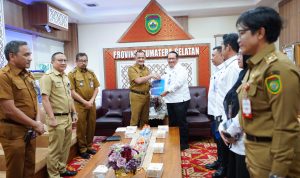 Sekretaris Daerah Provinsi Sumatera Selatan menerima audiensi Kepala Badan Narkotika Nasional Provinsi (BNNP) Sumatera Selatan di Ruang Kerja Sekda Sumsel, Senin (3/8/2026). Pertemuan tersebut membahas penguatan sinergi, dukungan Pemerintah Provinsi Sumatera Selatan terhadap program BNNP, serta upaya bersama dalam pencegahan dan pemberantasan penyalahgunaan serta peredaran gelap narkotika. Sekretaris Daerah Provinsi Sumatera Selatan menerima audiensi Kepala Badan Narkotika Nasional Provinsi (BNNP) Sumatera Selatan di Ruang Kerja Sekda Sumsel, Senin (3/8/2026). Pertemuan tersebut membahas penguatan sinergi, dukungan Pemerintah Provinsi Sumatera Selatan terhadap program BNNP, serta upaya bersama dalam pencegahan dan pemberantasan penyalahgunaan serta peredaran gelap narkotika.